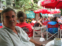 Jacques Héroux à une terrasse de Buenos Aires. Argentine