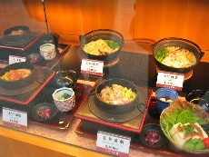 Vitrine d'un restaurant japonais à Tokyo