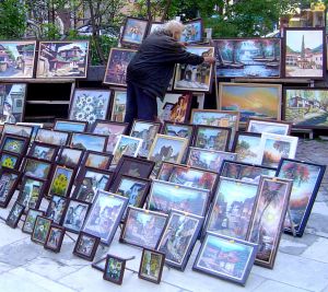 Acheter une peinture dans un marché